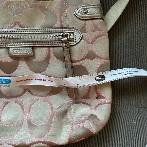 Light beige Coach cross-body purse with beige and pink C design - Picture 6 of 8